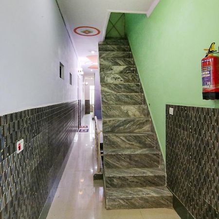 Hotel O S Palace Near Samaypur Badli Metro Station Delhi  Exterior photo