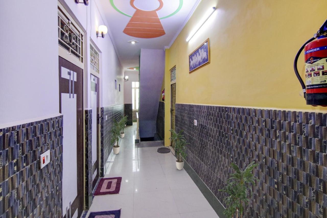 Hotel O S Palace Near Samaypur Badli Metro Station Delhi  Exterior photo