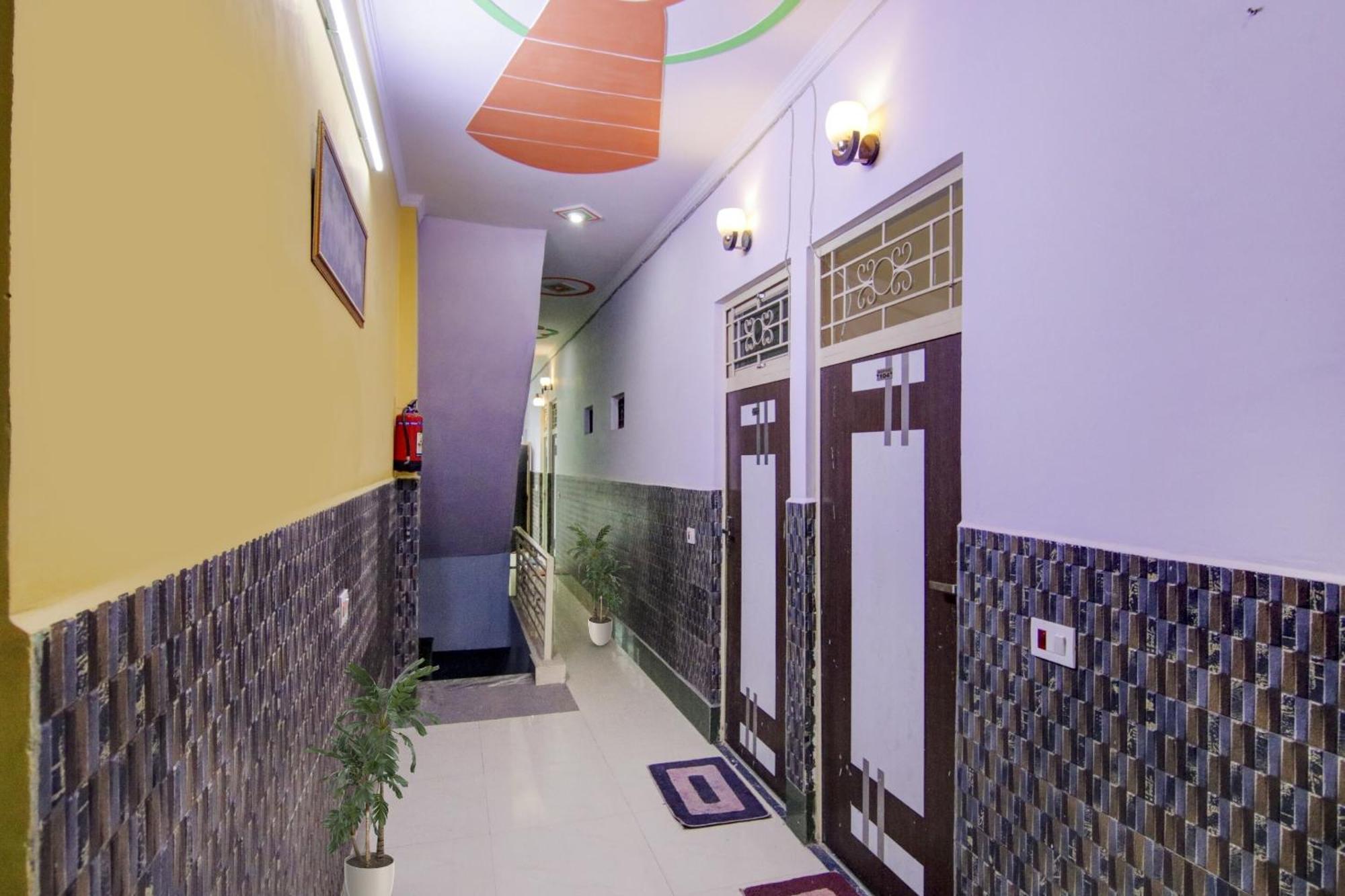 Hotel O S Palace Near Samaypur Badli Metro Station Delhi  Exterior photo